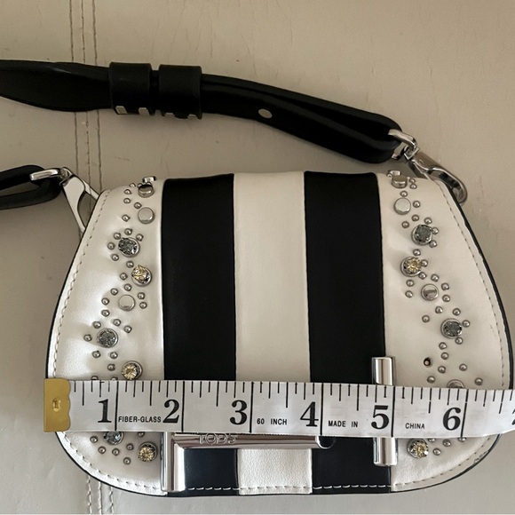 Tod's crossbody leather bag with studs & crystals. Luxury for a fraction 🔥🔥🔥 - Picture 7 of 13